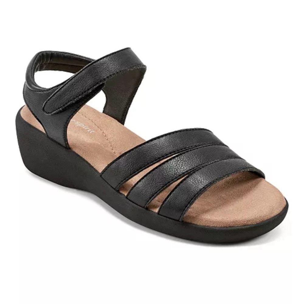 NWT
Easy Spirit
Women's Kenton Strappy Low Wedge Sandals